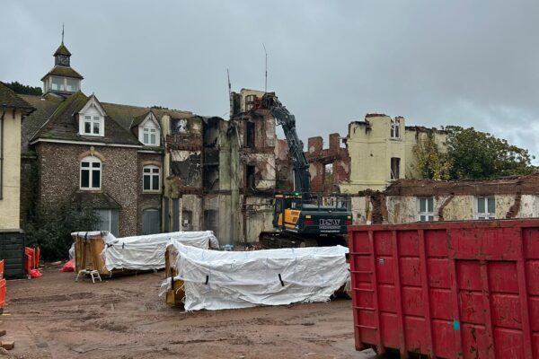 WhatsApp Image 2025-11-07 at 10.47.24 (1)