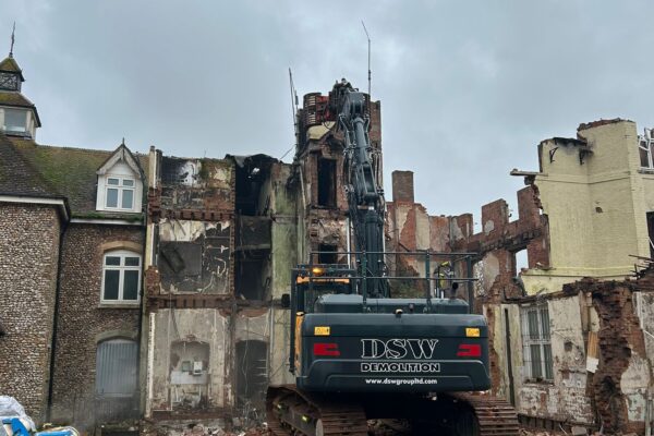 WhatsApp Image 2025-11-07 at 10.47.25 (3)